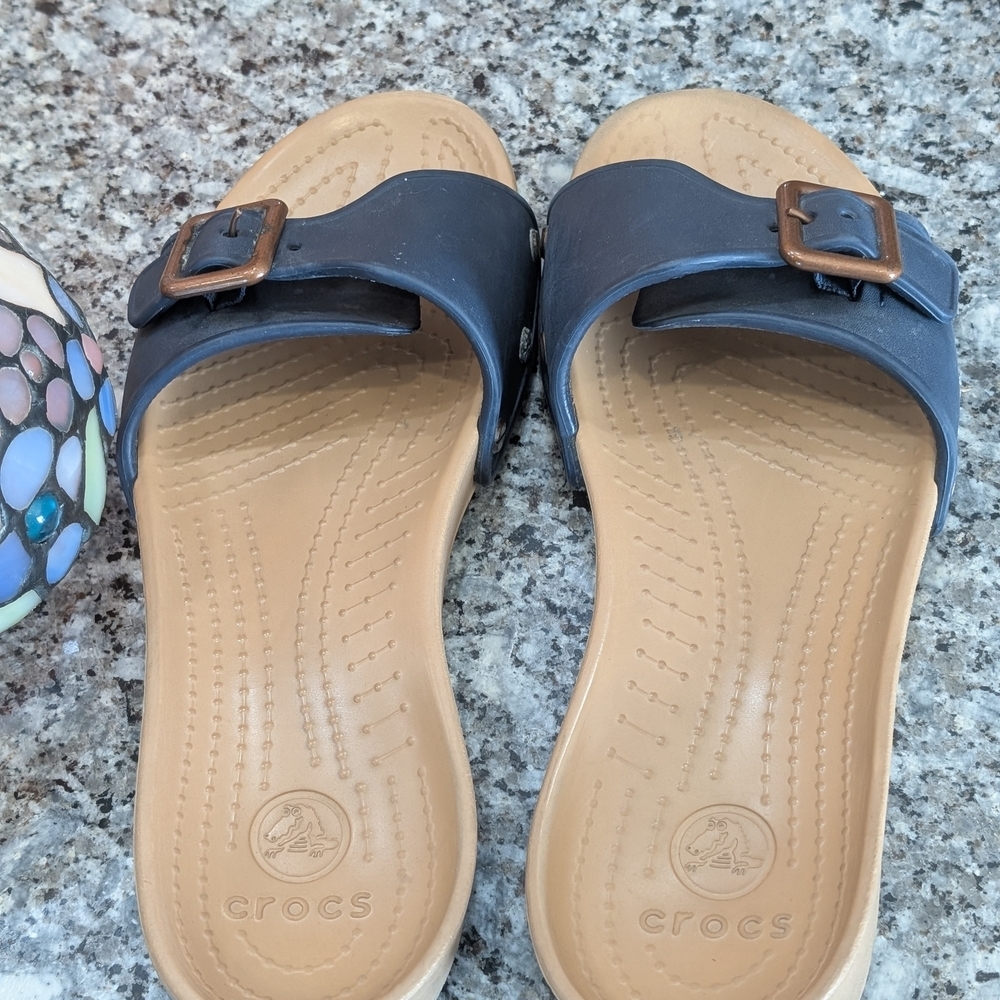 Crocs Women’s Slide Sandals W9 Navy Buckle Comfort Casual Summer Shoes - Picture 7 of 10